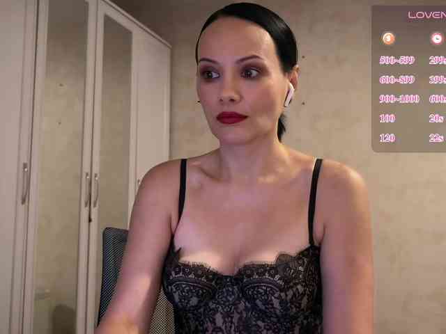 DominatriS bongacams live cam model