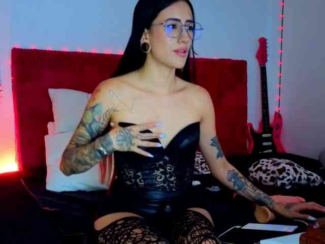 MissVeronicaW bongacams live cam model