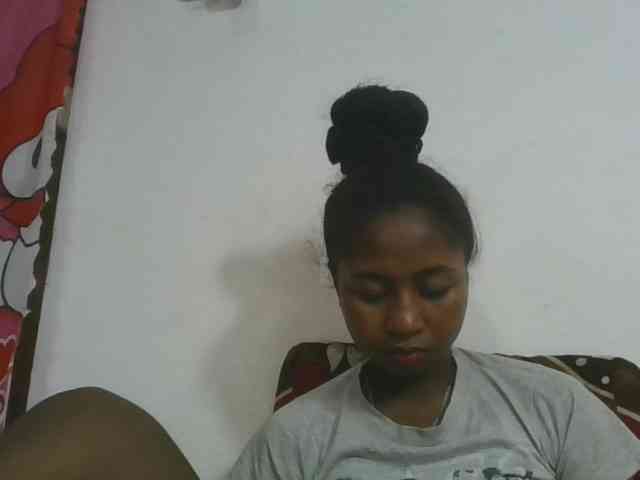 Marinah1a bongacams live cam model