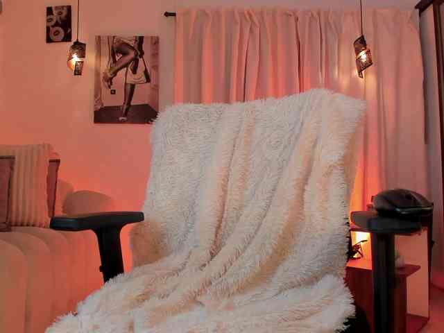 IsabellaLux- bongacams live cam model