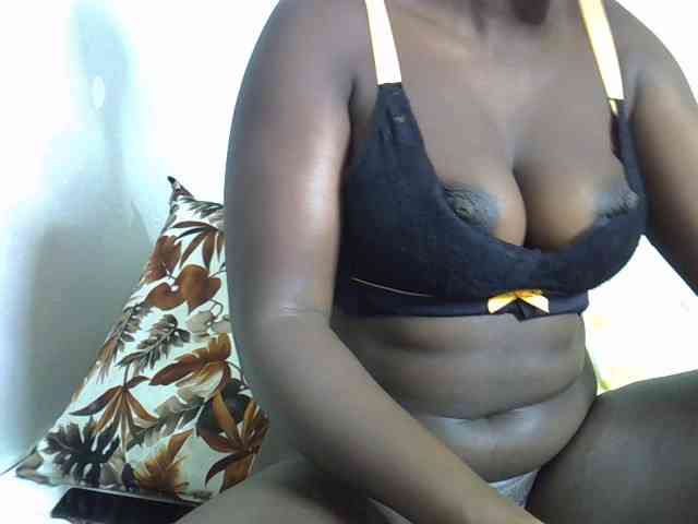 Playqueen bongacams live cam model