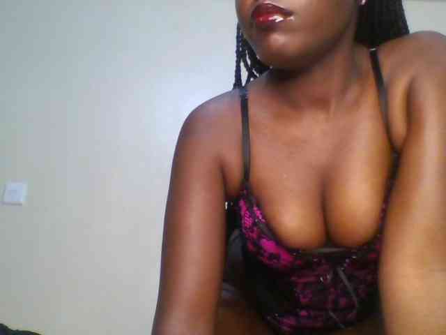 Leslie-ann1 bongacams live cam model