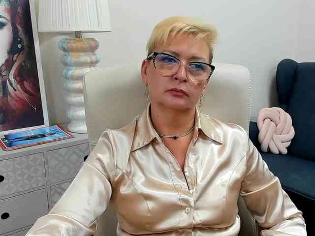 LunaFantasy bongacams live cam model