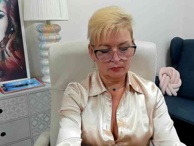 LunaFantasy bongacams live cam model