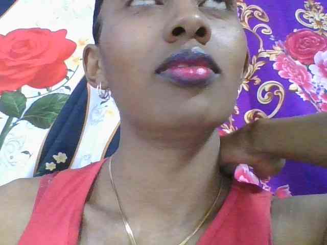 ninie1a bongacams live cam model