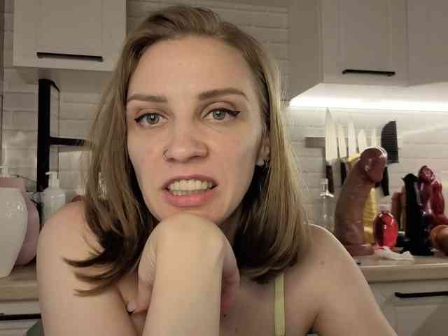 Fist-ashka bongacams live cam model