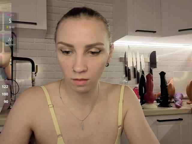 Fist-ashka bongacams live cam model