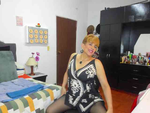 AngelinaStone65 bongacams live cam model