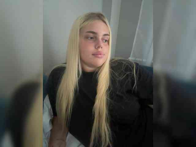 VXETU bongacams live cam model