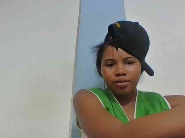 Juliah1a bongacams live cam model