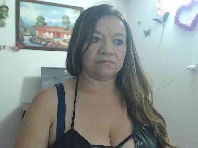 LluviaXDorada bongacams live cam model