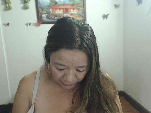 LluviaXDorada bongacams live cam model