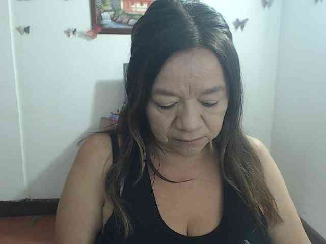 LluviaXDorada bongacams live cam model