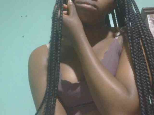 Ebonyflo bongacams live cam model