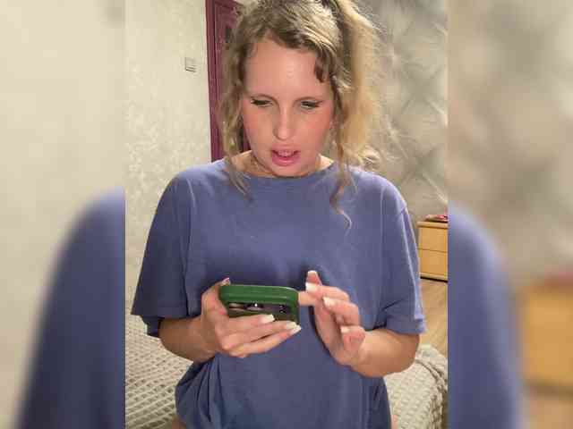 Milana40 bongacams live cam model
