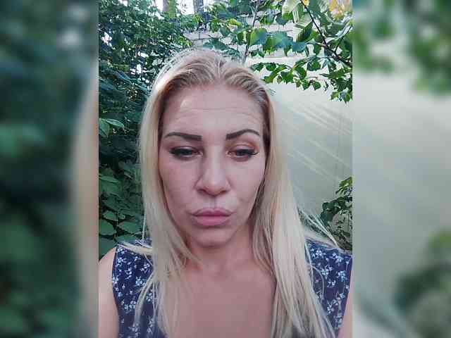 Sandra26a bongacams live cam model