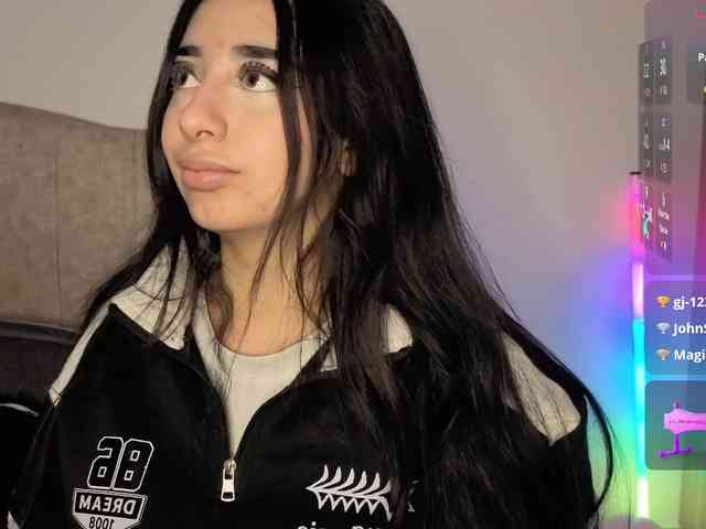 MaloryTay11 bongacams live cam model