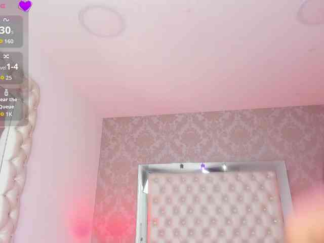 MilaClark bongacams live cam model