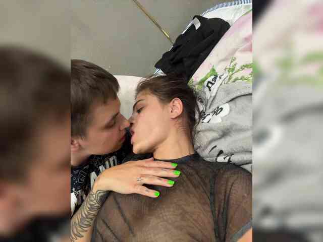 Kris-and-Vanessa bongacams live cam model