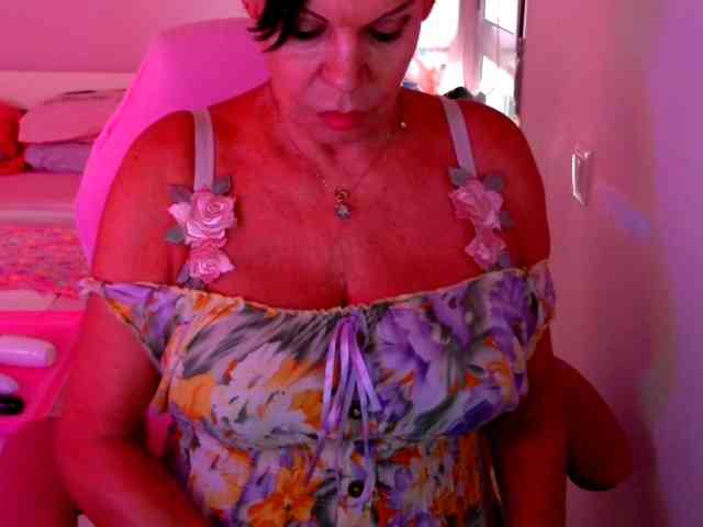 NinaNoblesse bongacams live cam model