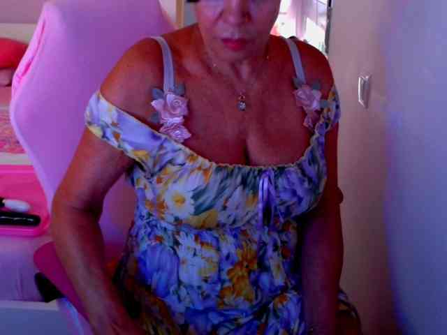 NinaNoblesse bongacams live cam model