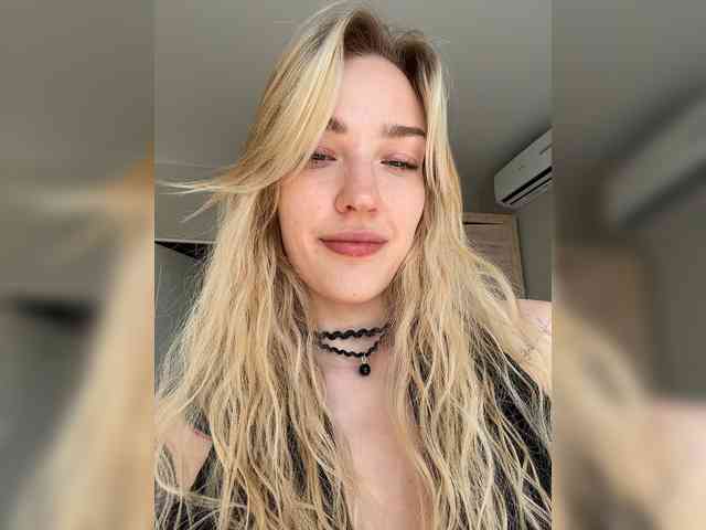 Looonacom bongacams live cam model
