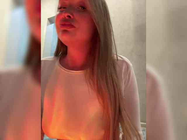 MILEDIUM bongacams live cam model