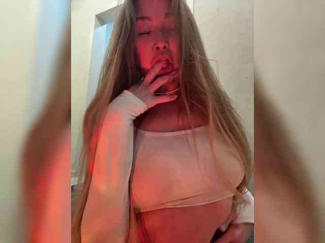 MILEDIUM bongacams live cam model
