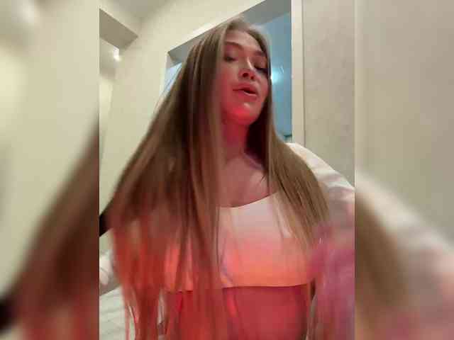 MILEDIUM bongacams live cam model