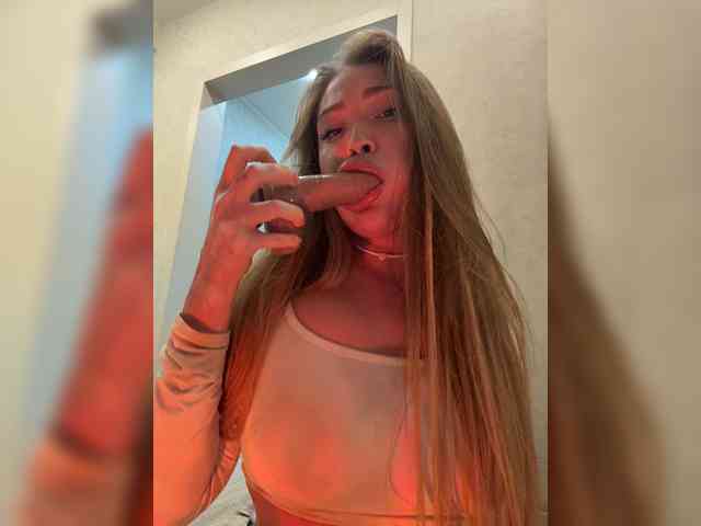 MILEDIUM bongacams live cam model