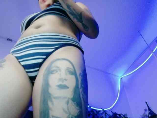 kandyparis bongacams live cam model