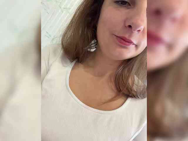 CreamRaspberrya bongacams live cam model