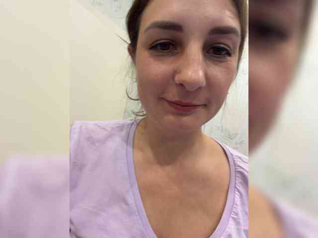 CreamRaspberrya bongacams live cam model
