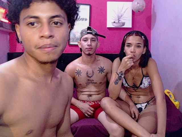 fuckdestroyin bongacams live cam model