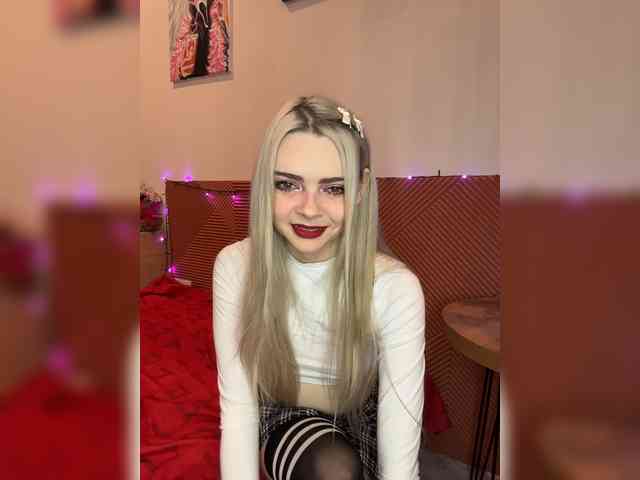 Chanterelle008 bongacams live cam model