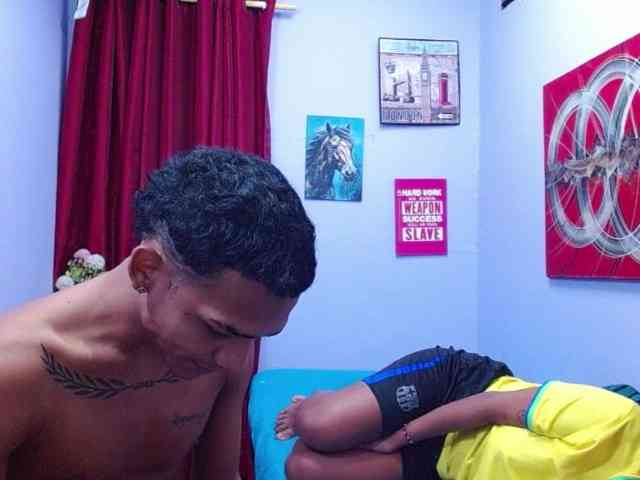 blacktwinks bongacams live cam model