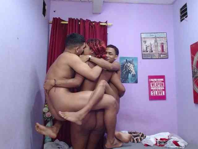 blacktwinks bongacams live cam model