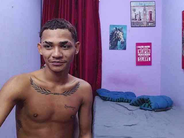 blacktwinks bongacams live cam model