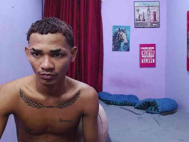 blacktwinks bongacams live cam model