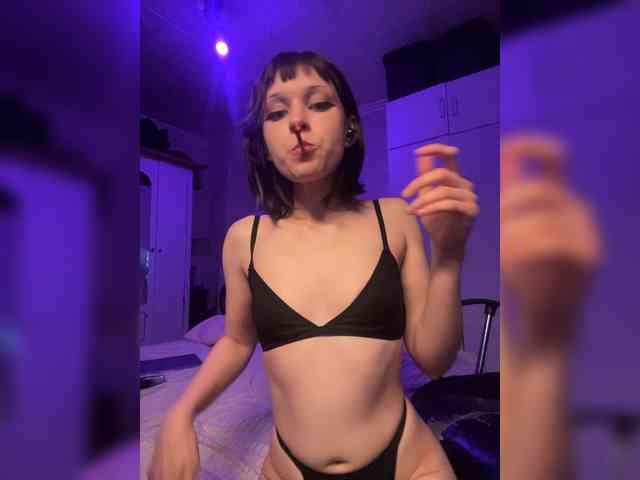 mefydufi bongacams live cam model