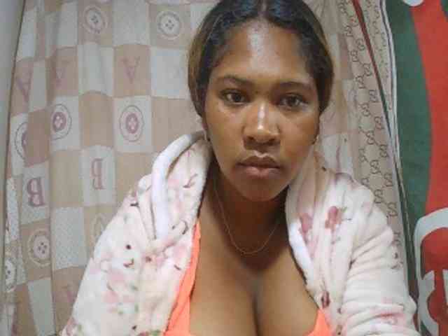 Sexy-Nathy bongacams live cam model