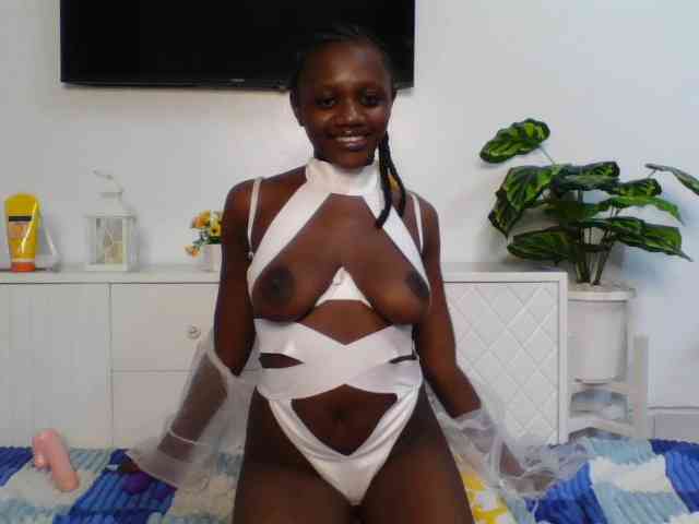 Snacky bongacams live cam model