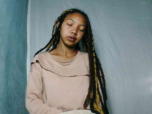 Missfireangel12 bongacams live cam model