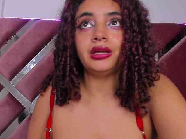 Dahlia-rossee bongacams live cam model