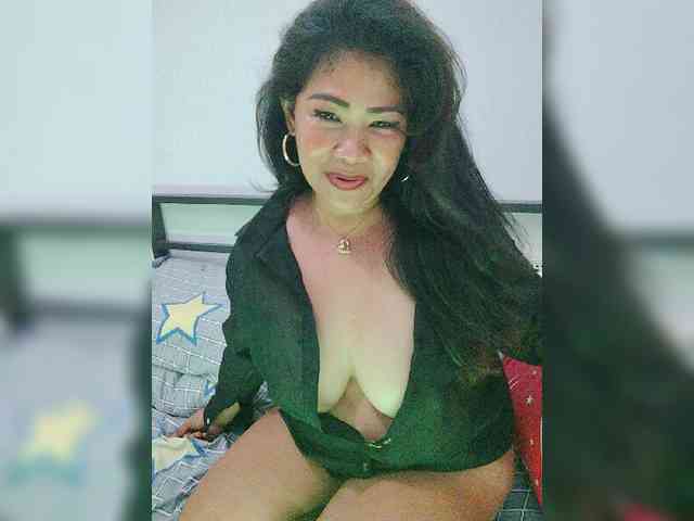 Asherramay bongacams live cam model