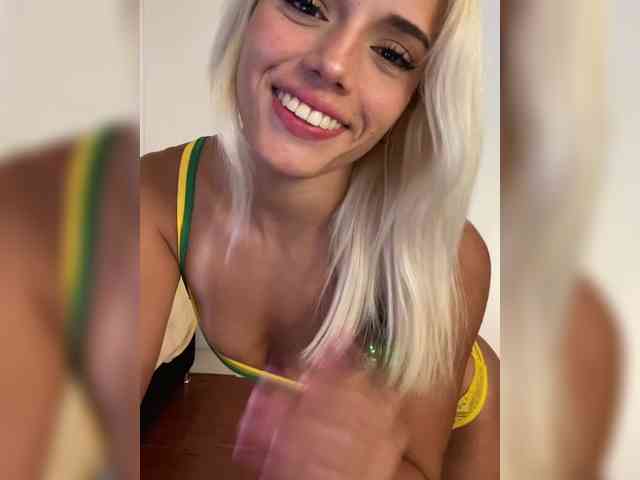Bubuqueenn bongacams live cam model
