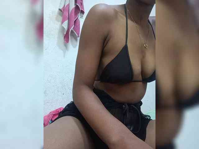 Frangele bongacams live cam model