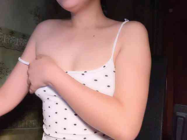 Ling-Jii bongacams live cam model