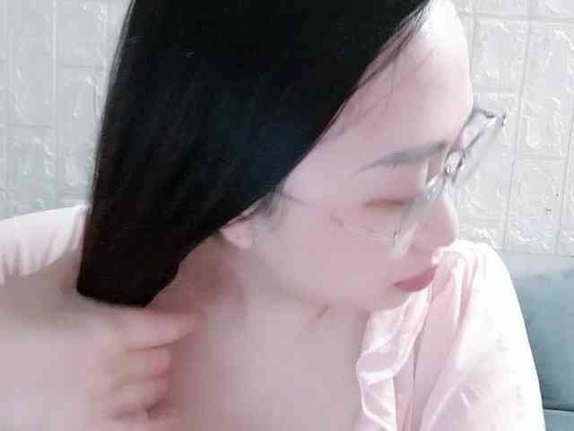 Amy-Yong bongacams live cam model