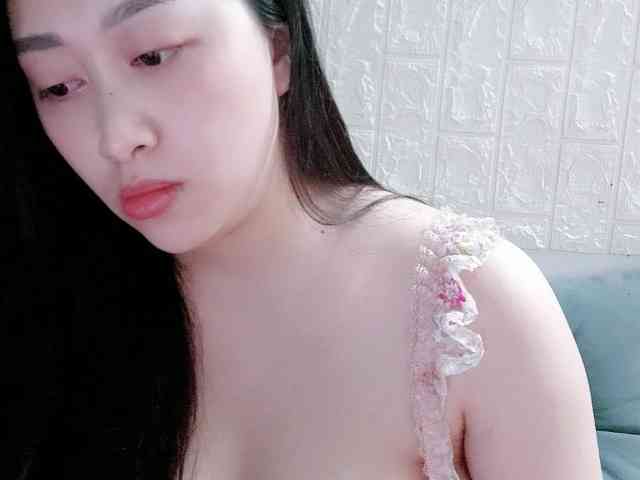 Amy-Yong bongacams live cam model